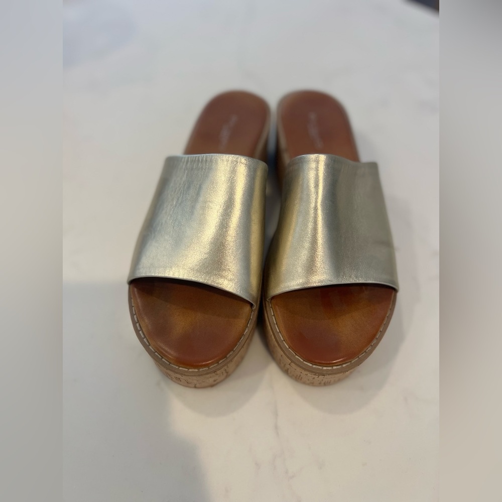 Tony Bianco slides. - Picture 4 of 5